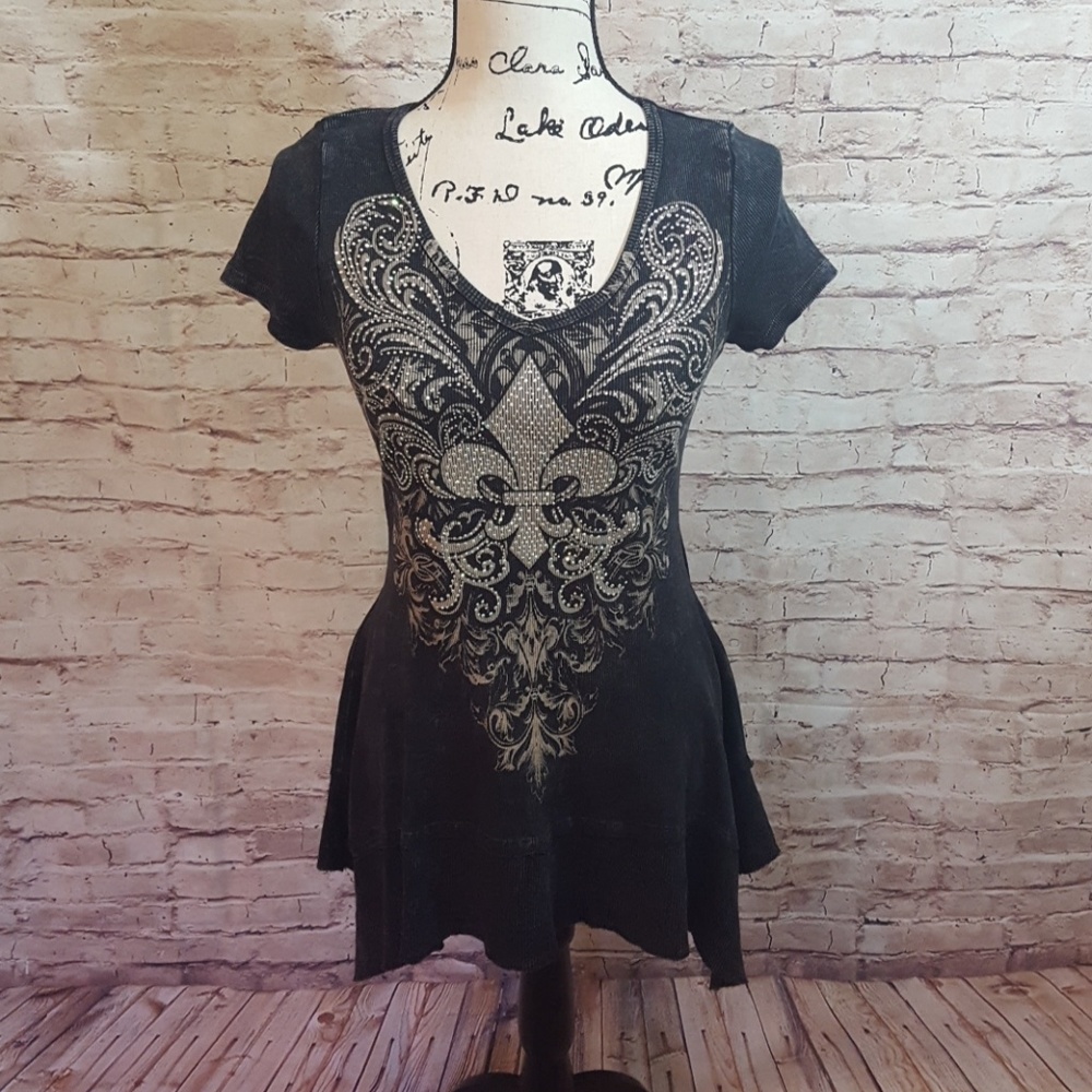 Be Vocal Shark Bite Crystal Tunic Top EUC